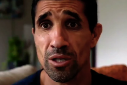 À 51 ans, Nassim Akrour, légende algérienne du football, annonce sa retraite et se tourne vers la formation des jeunes au FC Pays Voironnais. Découvrez son incroyable parcours.