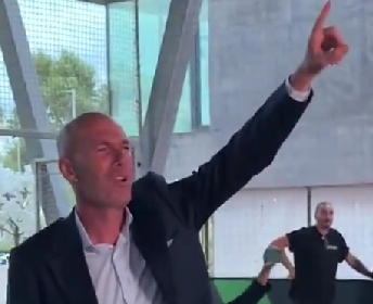 Zidane chante 'Tourner la Page' de Zaho